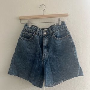 High wasted blue denim shorts from HM!